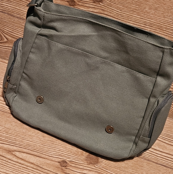 Skull Gothic Green Light Weight Messenger Bag - Picture 5 of 7